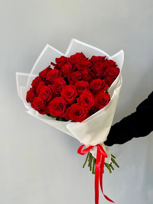 №555 - 25 эквадорских красных роз 70см